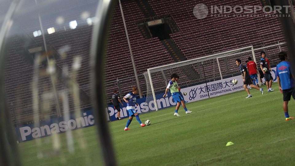 Tim Gamba Osaka saat mengunjungi Indonesia tahun 2015 silam. Copyright: © Herry Ibrahim/INDOSPORT